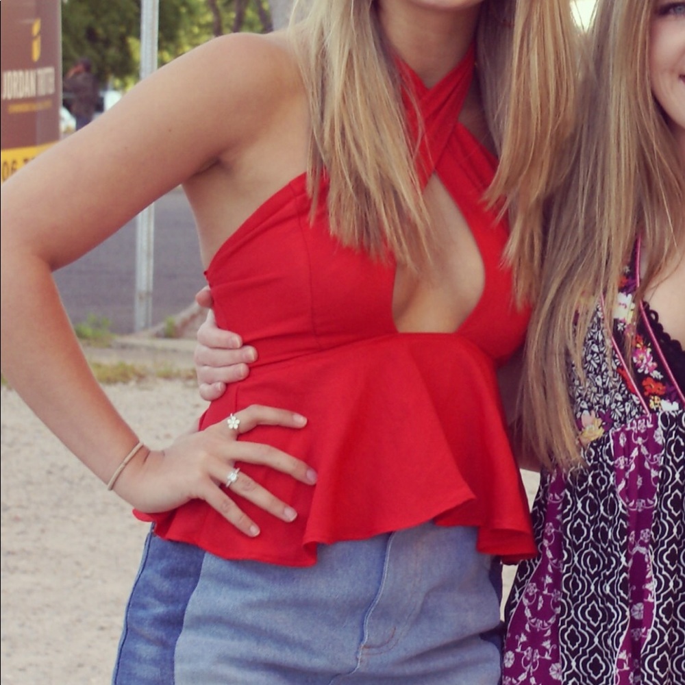 vestique red top